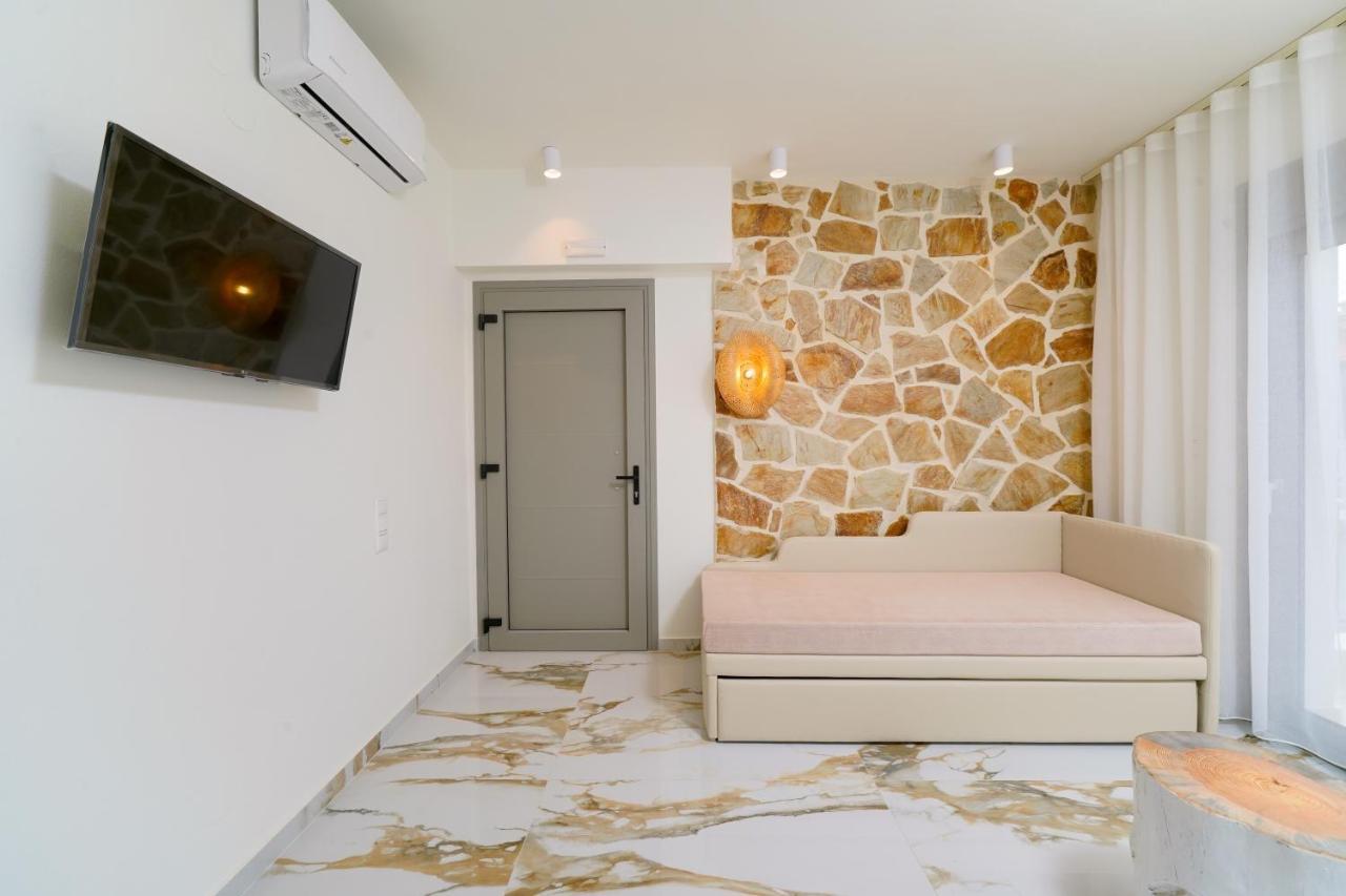 Athina Palace Luxurious Appartments Potos Extérieur photo