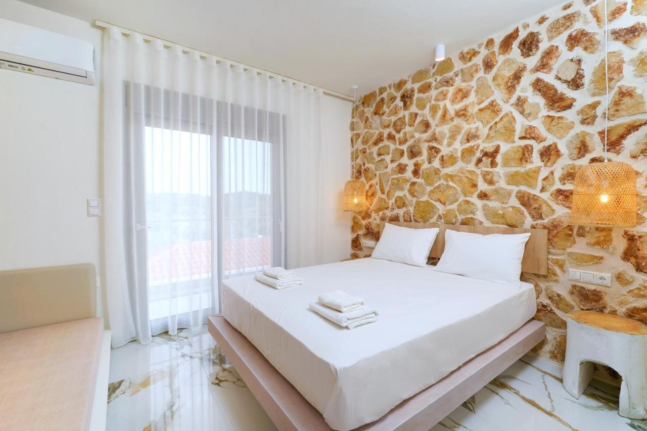 Athina Palace Luxurious Appartments Potos Extérieur photo