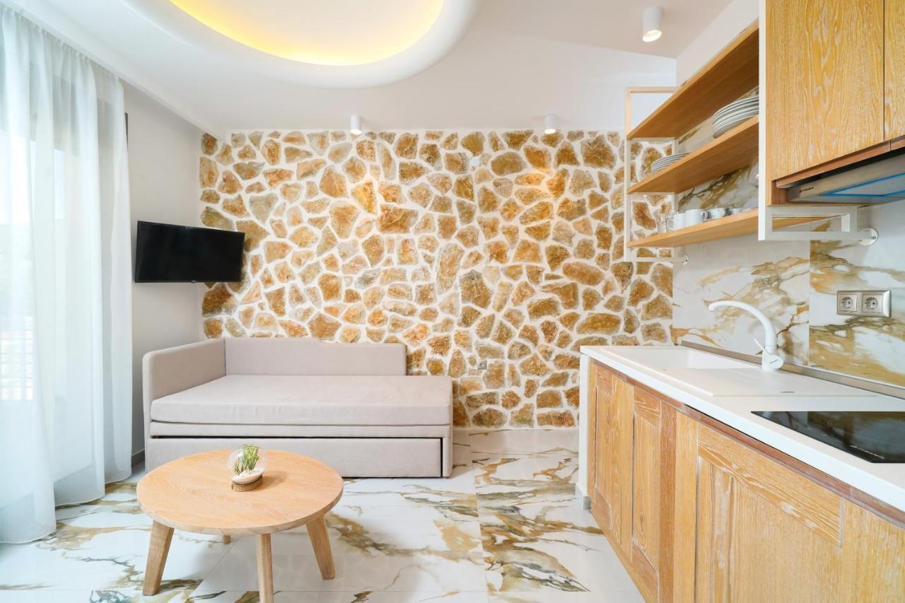 Athina Palace Luxurious Appartments Potos Extérieur photo