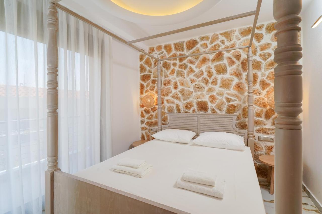 Athina Palace Luxurious Appartments Potos Extérieur photo
